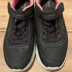 Skechers Black Sneakers with Pink Highlights